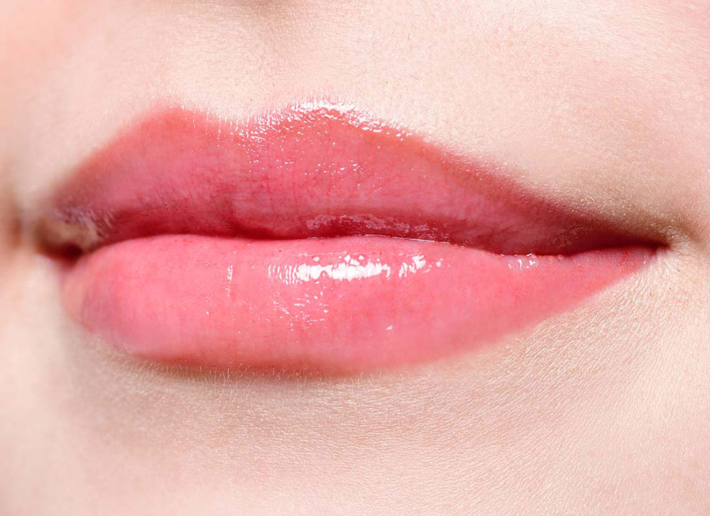 唇に色と形をプラスする「リップアートメイク」