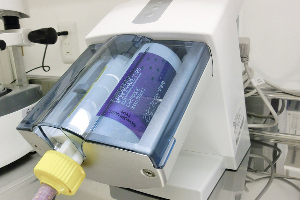 シリコン印象材自動練和器(SYMPRESS、ドイツ製)