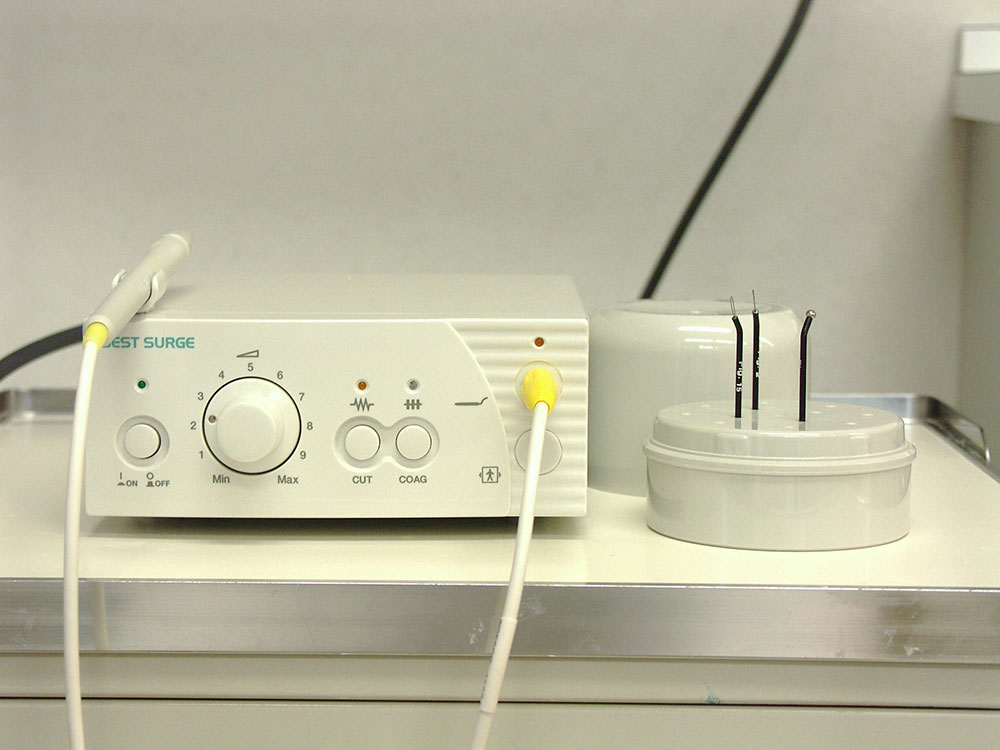 エレクトロサージェリー (高周波電気メス)