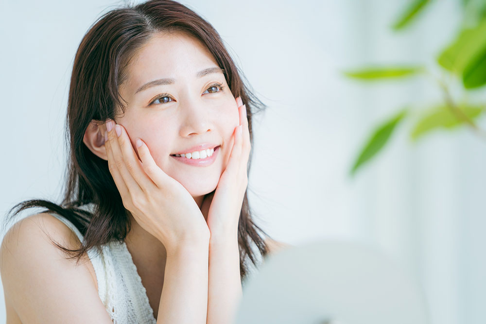 お顔の印象がパッと明るくなる